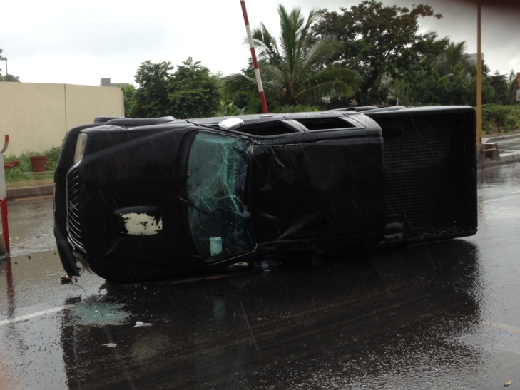 Accident: Un véhicule pick up s'est renversé devant l'hôpital militaire de Ouakam(HMO)