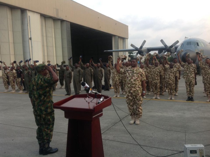 Photo: Gambie: les forces de l’armée de l’air nigériane quittent le pays