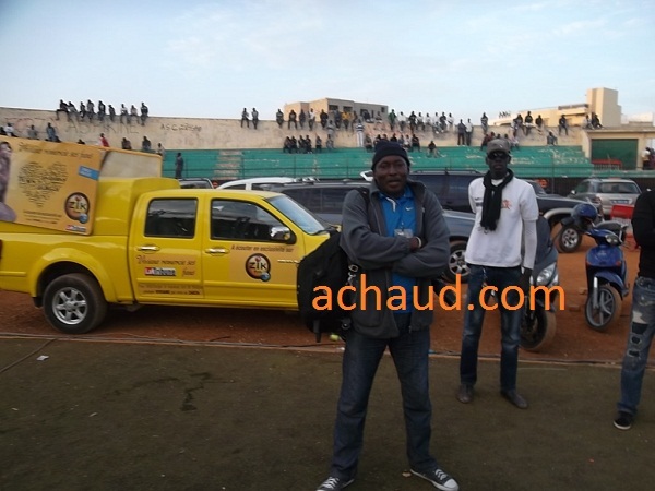 Cheikh Diallo reporter photographe du journal Pop est loin d'immortaliser des images inedits