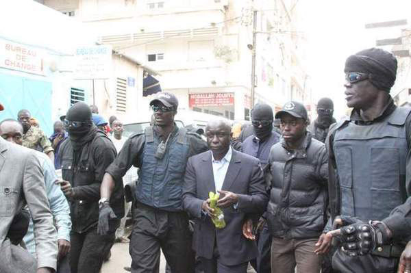 La police d’Idrissa Seck fait reculer la police de Wade