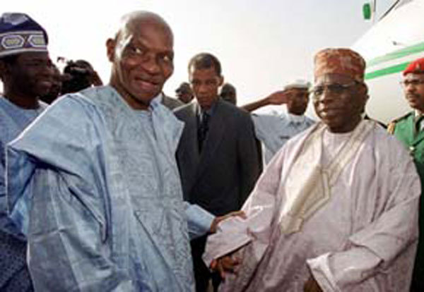 La CDEAO mandate le président Olusegun Obasanjo pour des négociations