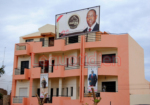 Liesse populaire au quatier général de Macky Sall