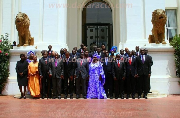 Voici les photos de famille du premier gouvernement de l'ère Macky Sall et les images du premier conseil des minsitres