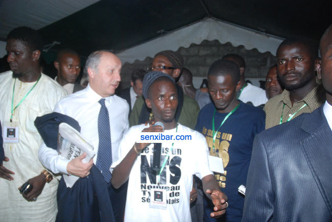 PHOTOS - Laurent Fabius au Qg de "Y'en a marre" ce vendredi