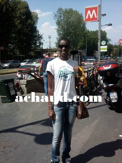 Codou Dieng,la fille du chanteur Fallou Dieng ici dans les rues d'Italie.