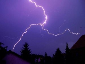 Prévisions météorologiques: Des orages et des foudres prévus ce weekend selon Mamina Camara