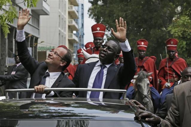 François Hollande encourage Macky Sall à "récupérer les biens mal acquis"