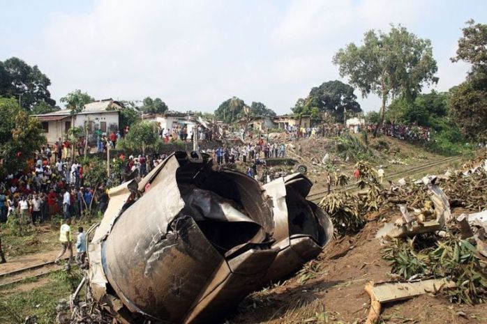 Brazzaville : un avion écrase plusieurs maisons(IMAGES)