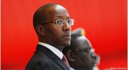 Le Premier ministre, Abdoul Mbaye salue toute l'assistance et zappe Me Ousmane Ngom.