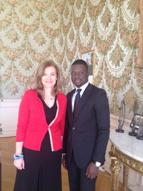 Thione NIANG à l'Elysée avec Valérie Trierweiler, la première dame de France, après une réunion très productive au sujet de sa Fondation Give1Project.