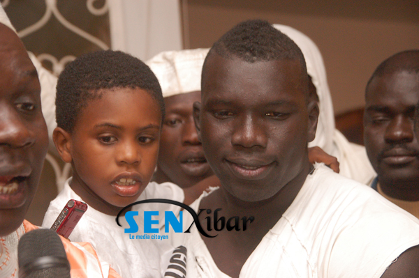 PHOTOS-VIDEO : Cheikh Amar offre un 4 X 4 à Malick NIANG après sa victoire sur Sa THIES.