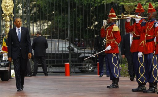 Les Premières Images De L’arrivée De Barack Obama Et De Son Épouse Au Palais Présidentiel