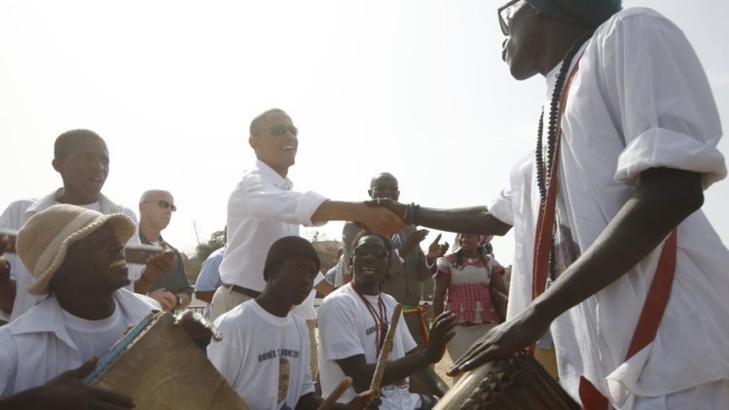 [Photo] Obama s’offre un bain de foule à Gorée