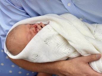 ROYAUME-UNI: les premières images du bébé royal