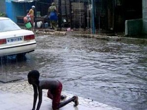 Pluies diluviennes : Un enfant meurt électrocuté à l’unité 17 des Parcelles assainies