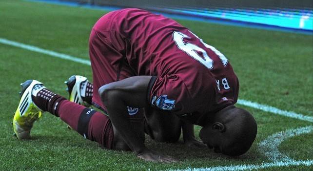 Demba Ba: « Les boîtes de nuit, je n’y vais plus parce qu’il y a de l’alcool, de la musique forte et des filles dénudées »