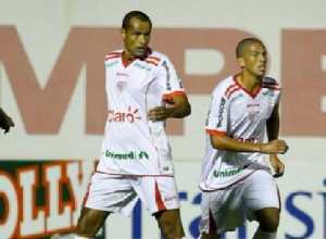 FOOTBALL: Rivaldo 41 ans, joue avec son fils en match officiel