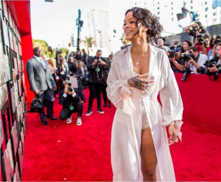 Photos-Rihanna se déchaîne sur le tapis rouge des MTV Movie Awards