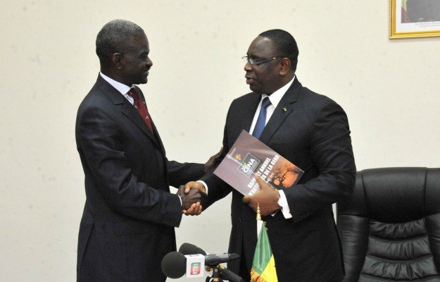 Vidéo: Macky Sall recevant le rapport de la Cena: « La démocratie est l’un de nos plus grands acquis et nous devons à tout prix la préserver »