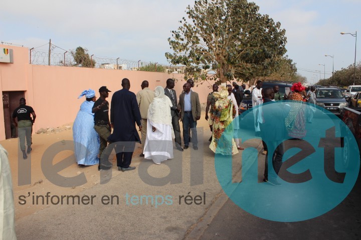 Photos-Visite mouvementée de Wade au Camp pénal: Aïda Mbodj interdite de voir Aïda Ndiongue, les militants libéraux dispersés par les lacrymogènes