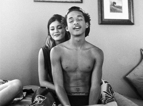 Jaden Smith : photographié au lit avec Kylie Jenner, il tente de soutenir sa soeur !