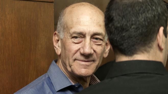 Israél: Ehud Olmert condamné à six ans de prison: Un ancien chef de gouvernement en prison, une première