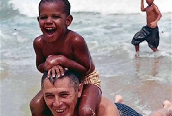 Photo: Obama et son grand père en 1965. Regardez