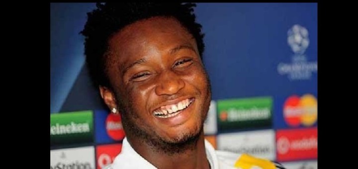 Vous ne devinerez jamais ce que Mikel Obi portait en arrivant au camp d’entrainement…