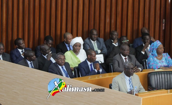 3 photos-Quand le Gouvernement roupille à l’Assemblée: Les gros dormeurs sont…