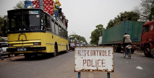 PREVENTION DU VIRUS EBOLA: L’OUVERTURE DES FRONTIÈRES DIVISE LES SÉNÉGALAIS