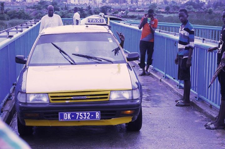 Incroyable mais vrai: Deux taxis sur un pont à partir des escaliers (Images)