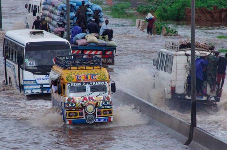 DAKAR SOUS LES EAUX: APRÈS LA PLUIE, LE SALE TEMPS