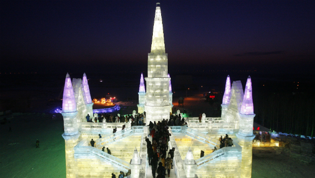 DECOUVERTE: Une somptueuse ville de glace dans le nord de la Chine