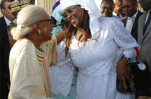 Marième Sall pose la première pierre de la maternité de Ouakam