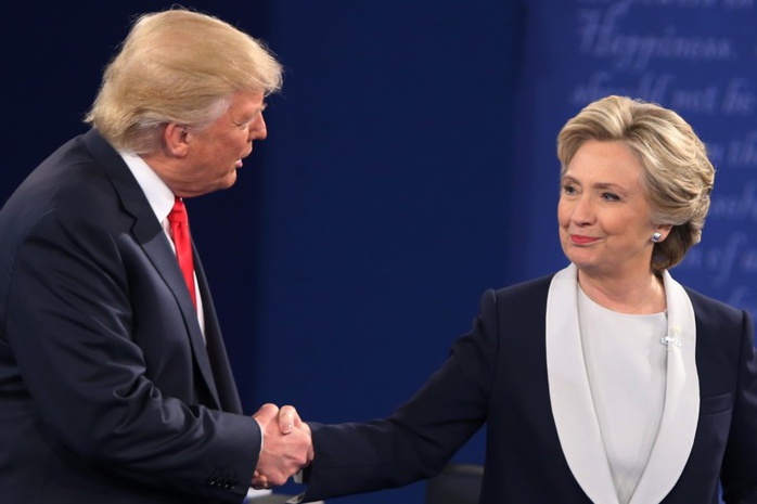 Analyse d'une élection: Hillary totalise 200.000 voix de plus que Trump mais les grands électeurs la font perdre...