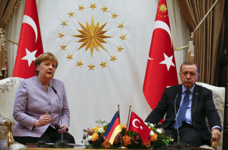 Face à Erdogan à Ankara, Merkel dit son inquiétude pour la liberté d’expression et celle de la presse