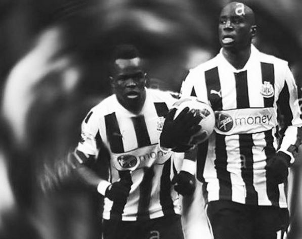 Demba Bâ : « Qu’ALLAH te récompense d’Al Jannah frère Tiote. Je te vois au Paradis »