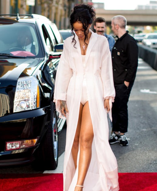 Photos-Rihanna se déchaîne sur le tapis rouge des MTV Movie Awards