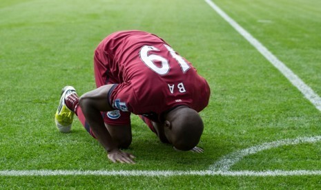 Demba Bâ offre une mosquée à son village