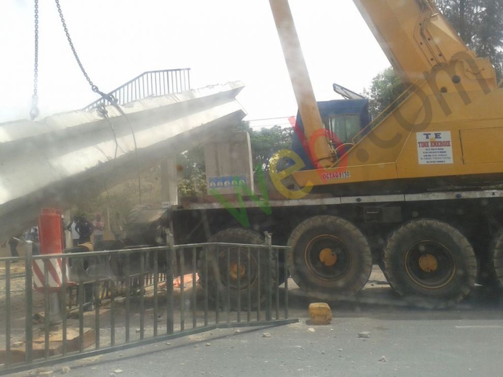 Petit-Mbao: La passerelle s'est encore affaissée sur l'autoroute