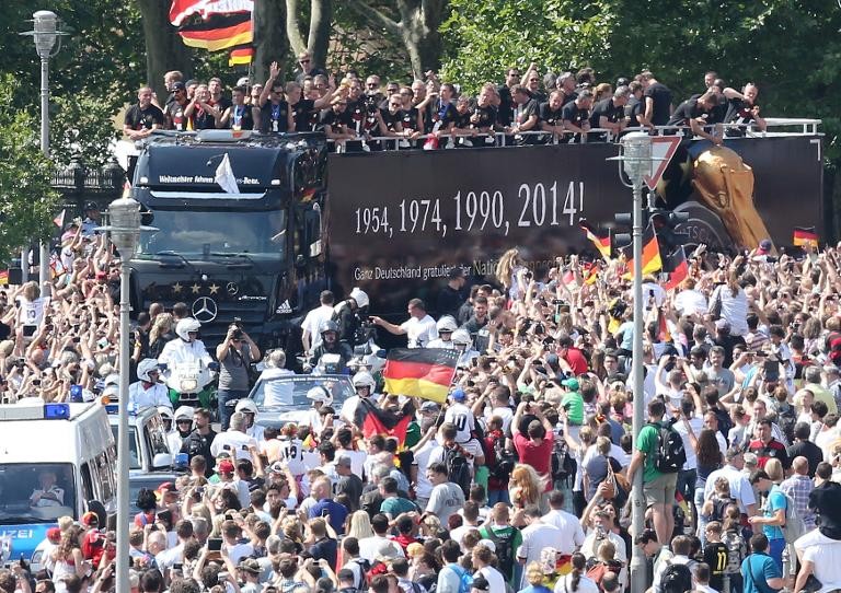 Retour du Mondial: FOULE À BERLIN POUR ACCLAMER LA "NATIONALMANNSCHAFT"