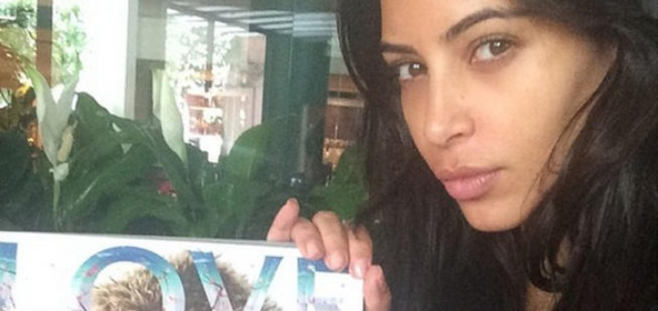 Kim Kardashian sans maquillage pour soutenir sa soeur