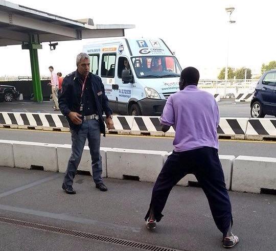 (10) Photos: immigré sans papiers massacre deux policiers italiens. Regardez