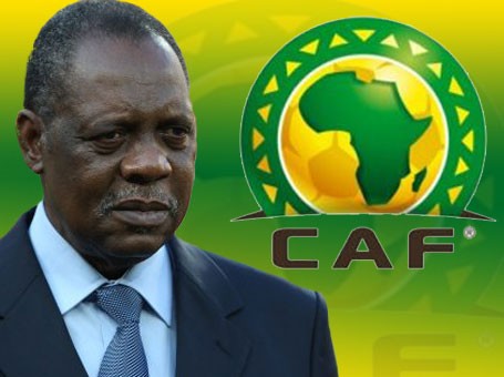 CAN-2015 : Issa Hayatou  » Le report de cette compétition aurait porté « un coup mortel » au football africain ».