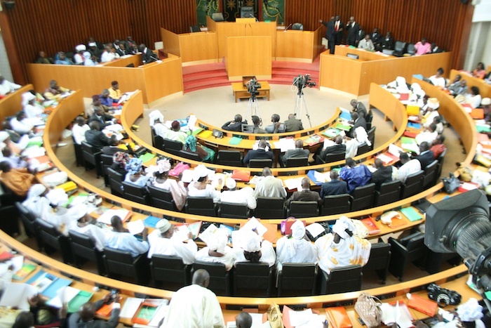 ASSEMBLEE:  Les députés adoptent un projet de loi relatif au statut des fonctionnaires