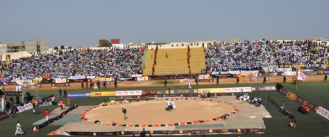 Protection du gazon synthétique: Le sel interdit aux lutteurs au stade Demba Diop