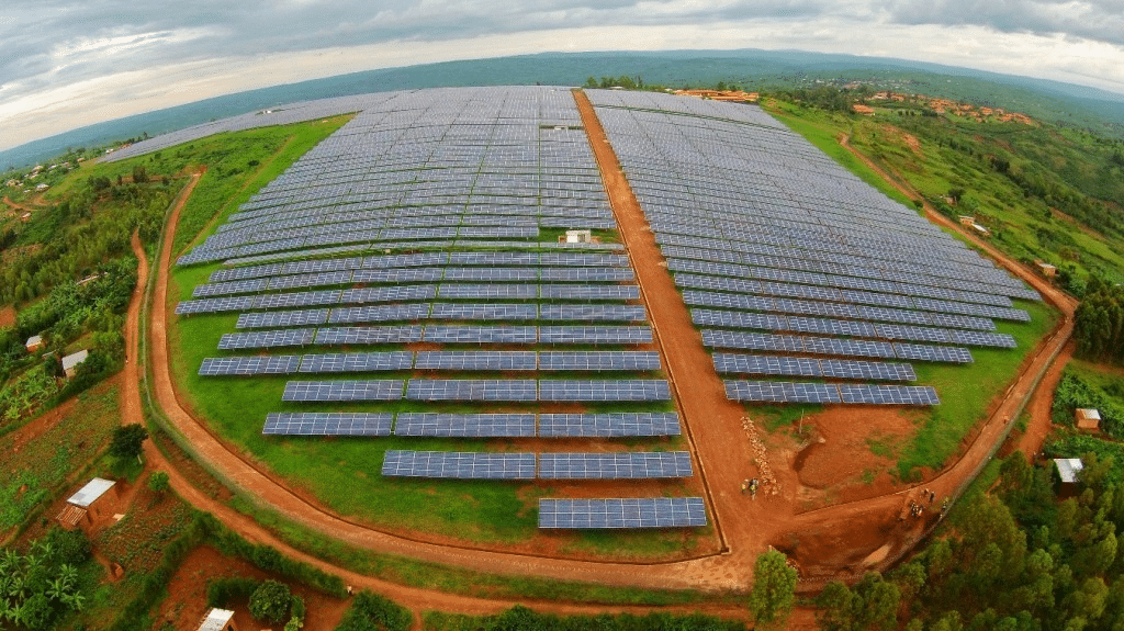 La plus grande centrale photovoltaïque d’Afrique de l’Ouest sera installée au Sénégal, financée par des…