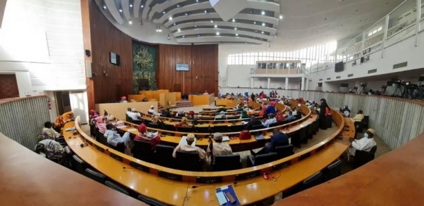 0Législatives: Pastef crédité de 131 députés contre 16 pour Takku Wallu,...