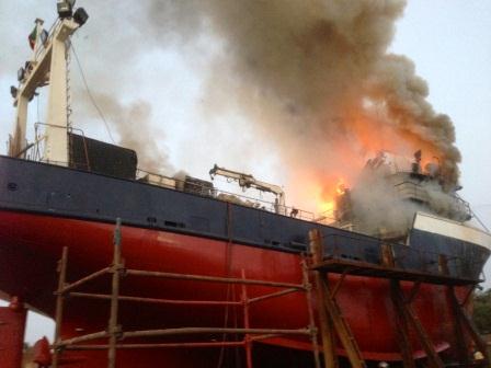 Incendie du bateau au Port de Dakar: Sept personnes trouvent la mort