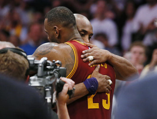 NBA : LeBron James et Kobe Bryant livrent un récital